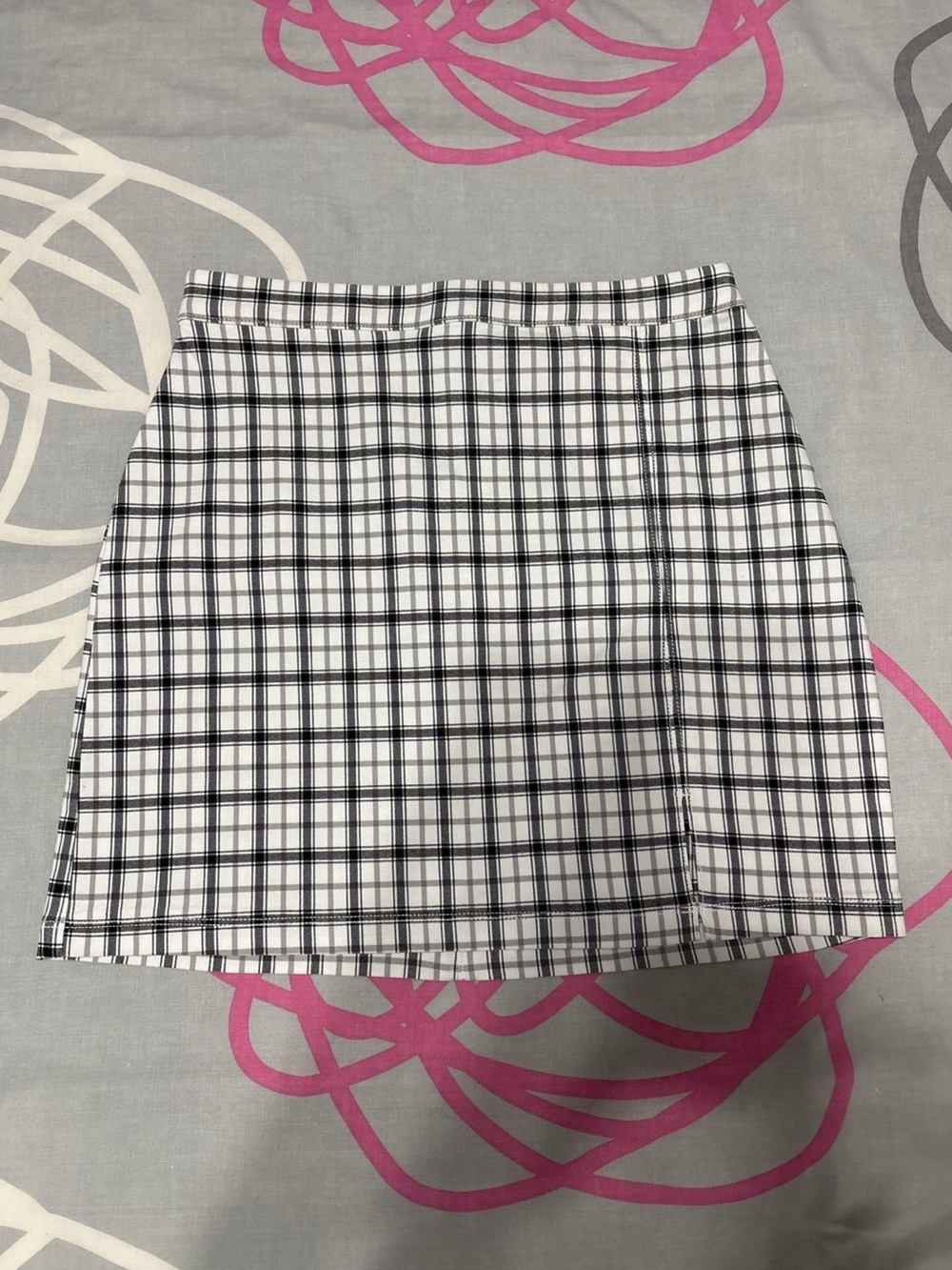 Hollister White and Black Plaid Mini Skirt